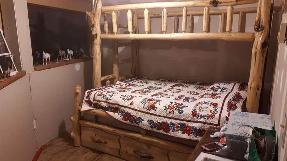 Canadian Log Furniture Traditional Solid Wood Log Cabin Log Bunk Bed, image 1
