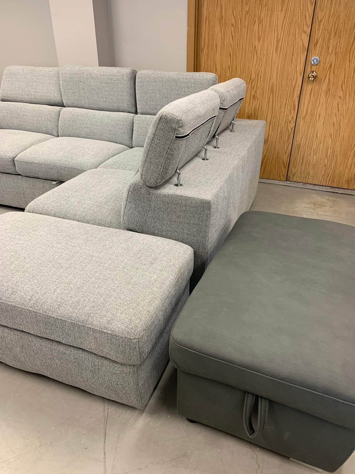 Urban Cali Pasadena 104.5" Wide Large Sleeper Sectional Sofa Bed with Storage Ottoman and 2 Stools, image 13